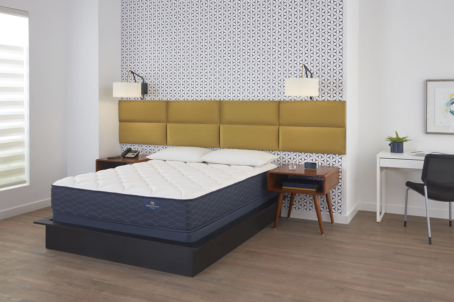 Serta® Concierge Suite Plush (Two-Sided)